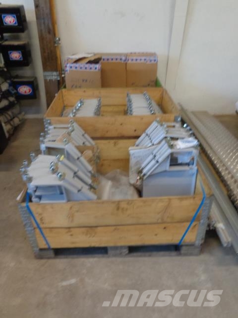 HMF 1500 kg med lodretstående liftplade Sonstige Krane