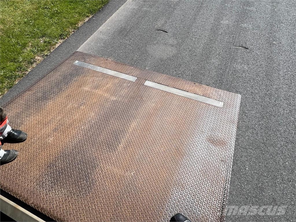 Kel-Berg D100V 13,6 mtr gardin - lodretstående lift Citytrailers