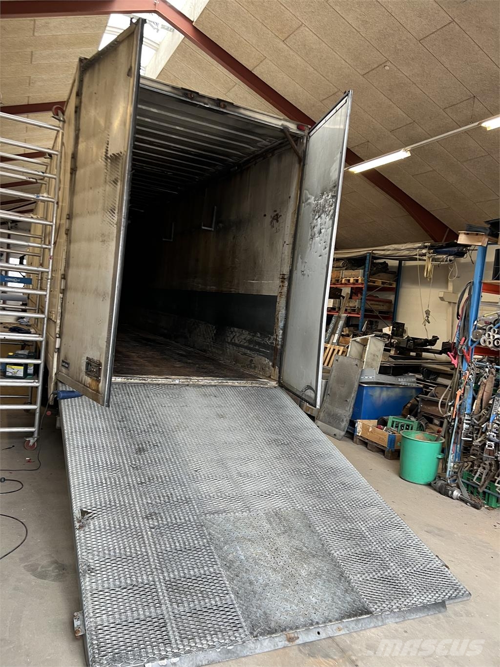 Leci 13,6 mtr. box læsserampe نصف مقطورات ذات هيكل صندوقي