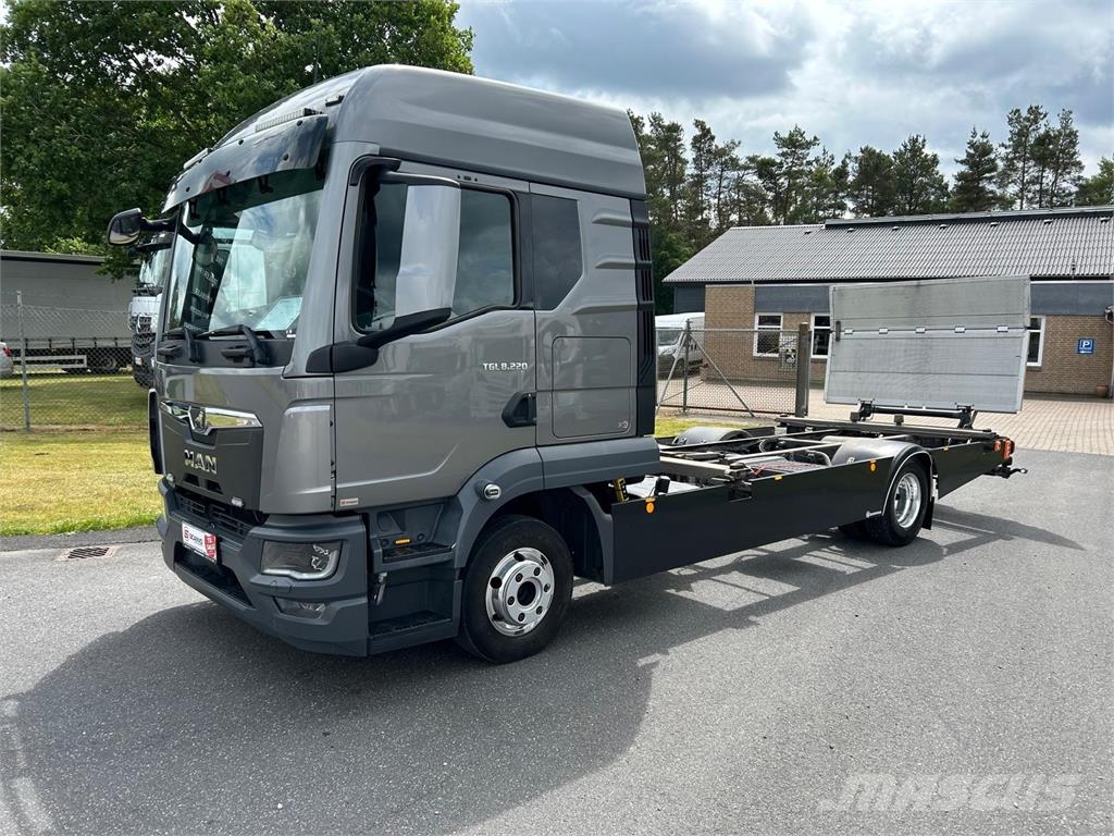 MAN TGL 8-220 4x2 BL incl. 2 stk veksellad Camiones con caja de remolque