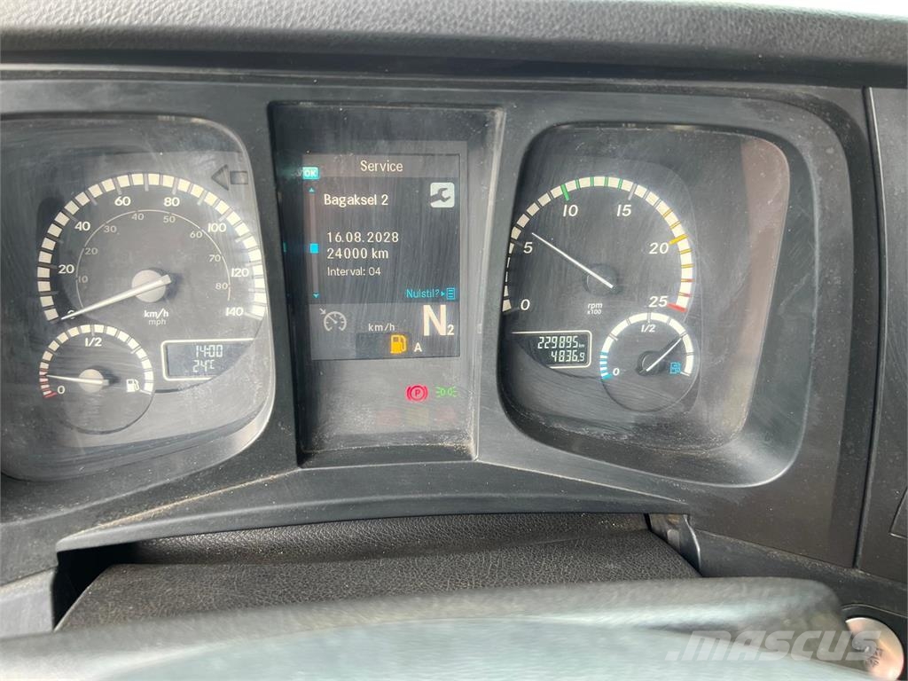 Mercedes-Benz Arocs 3248 (L8x4-4) - HMF 2820K6 Aftagelig kran Camiones con gancho
