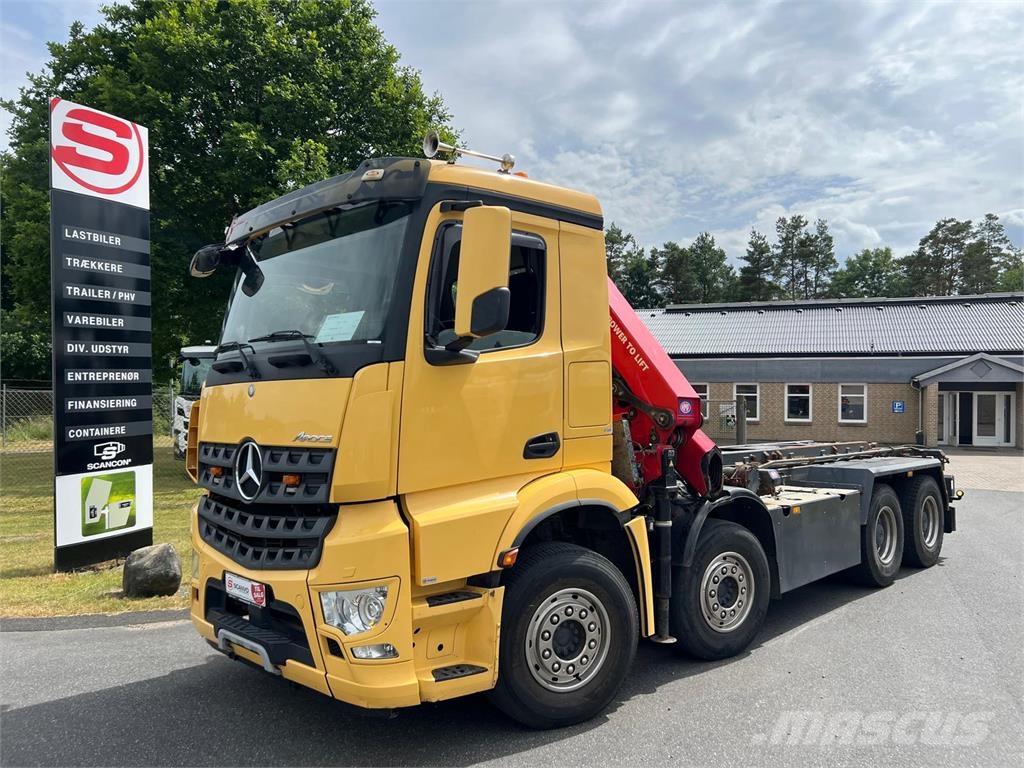 Mercedes-Benz Arocs 3248 (L8x4-4) - HMF 2820K6 Aftagelig kran Camiones con gancho