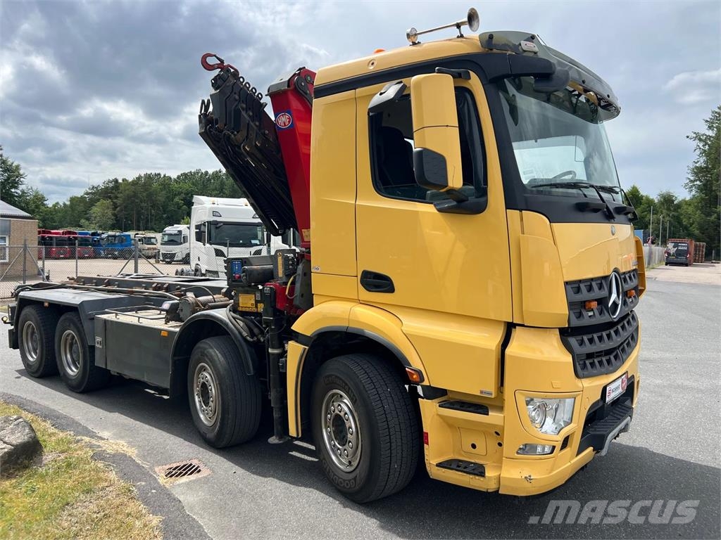 Mercedes-Benz Arocs 3248 (L8x4-4) - HMF 2820K6 Aftagelig kran Camiones con gancho