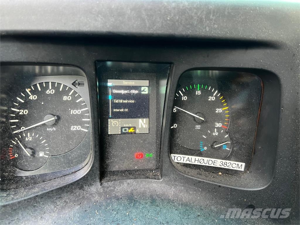Mercedes-Benz Econic 1827 L Camiones caja cerrada