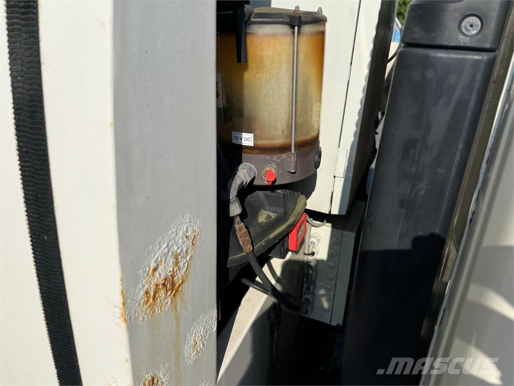 Mitsubishi Fuso CANTER 9C18 Camion dei rifiuti