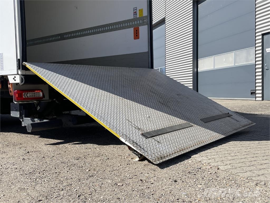 Renault D280 Premium Skapbiler