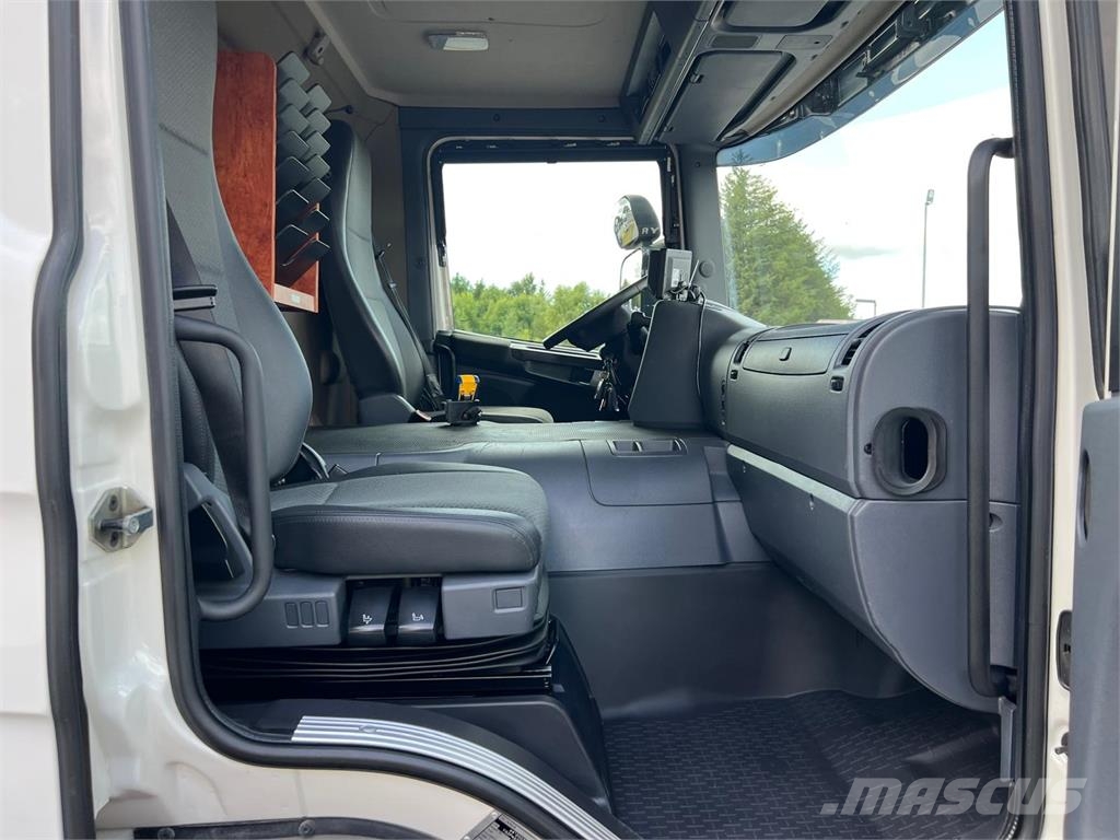 Scania P250 DB 4x2 MNB Isotermos y frigoríficos