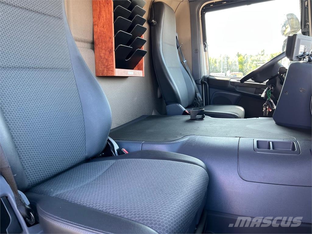 Scania P250 DB 4x2 MNB Isotermos y frigoríficos