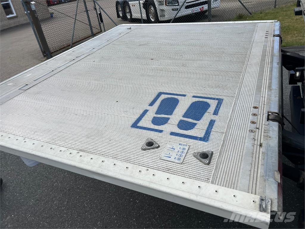 Scania P250 DB 4x2 MNB Isotermos y frigoríficos