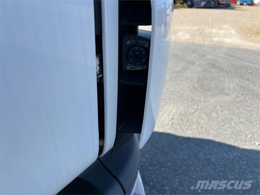 Scania P250 DB 4x2 MNB Isotermos y frigoríficos