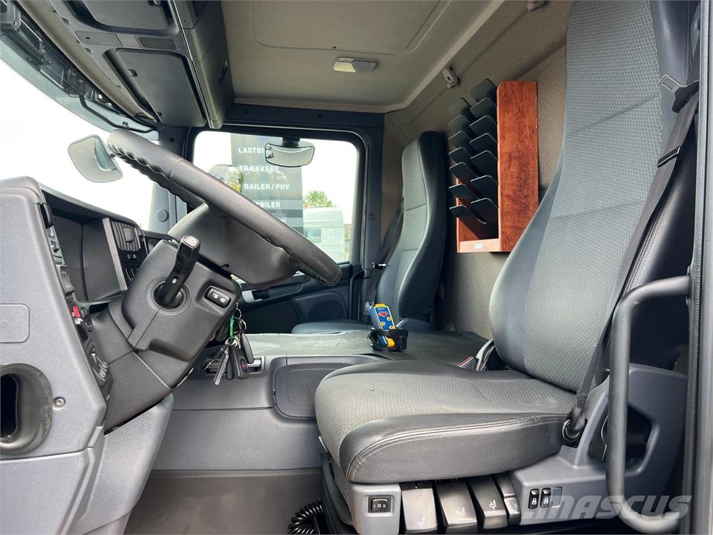 Scania P250 DB 4x2 MNB Isotermos y frigoríficos
