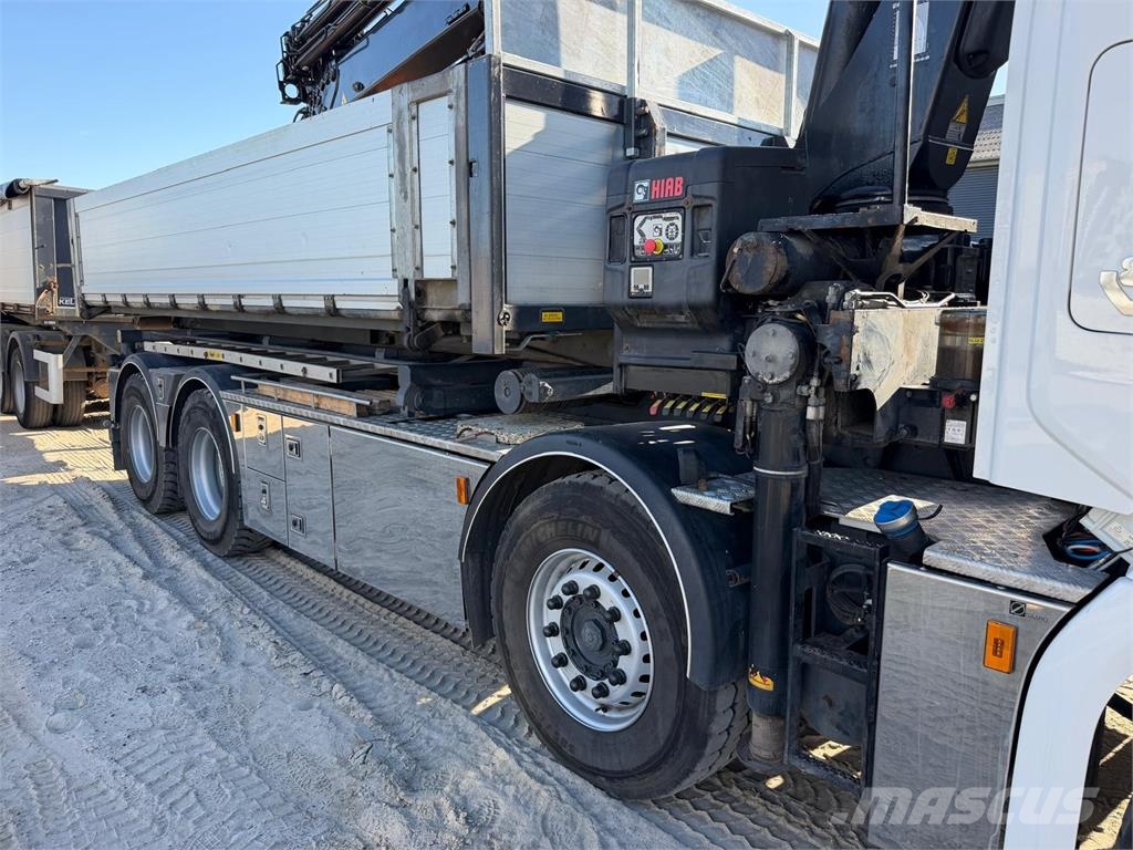 Scania R660 8x4 tandemløft Vaihtolava-autot