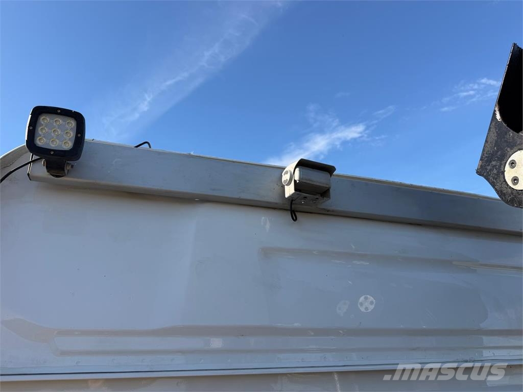 Scania R660 8x4 tandemløft Vaihtolava-autot