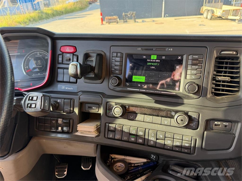 Scania R660 8x4 tandemløft Vaihtolava-autot