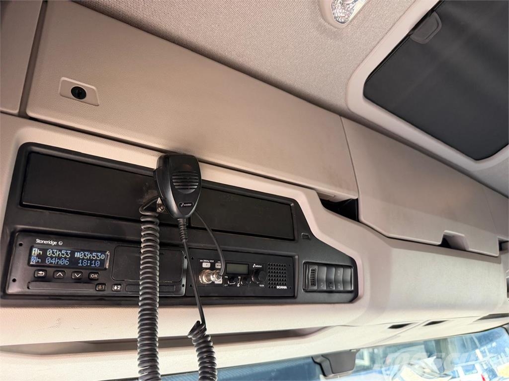 Scania R660 8x4 tandemløft Vaihtolava-autot