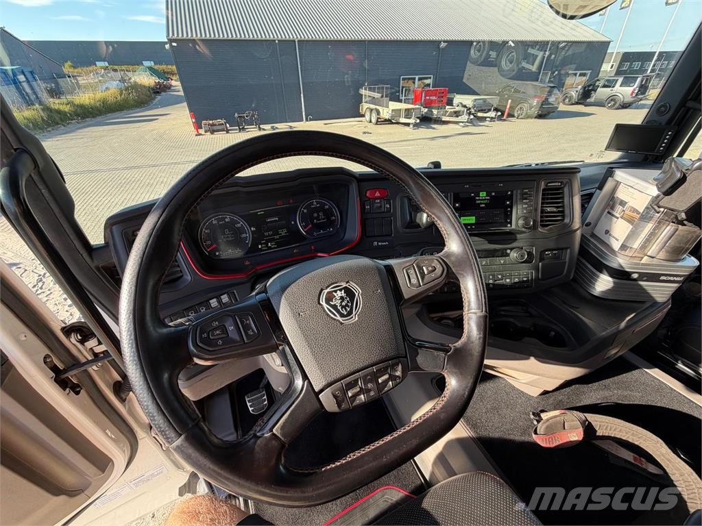 Scania R660 8x4 tandemløft Vaihtolava-autot