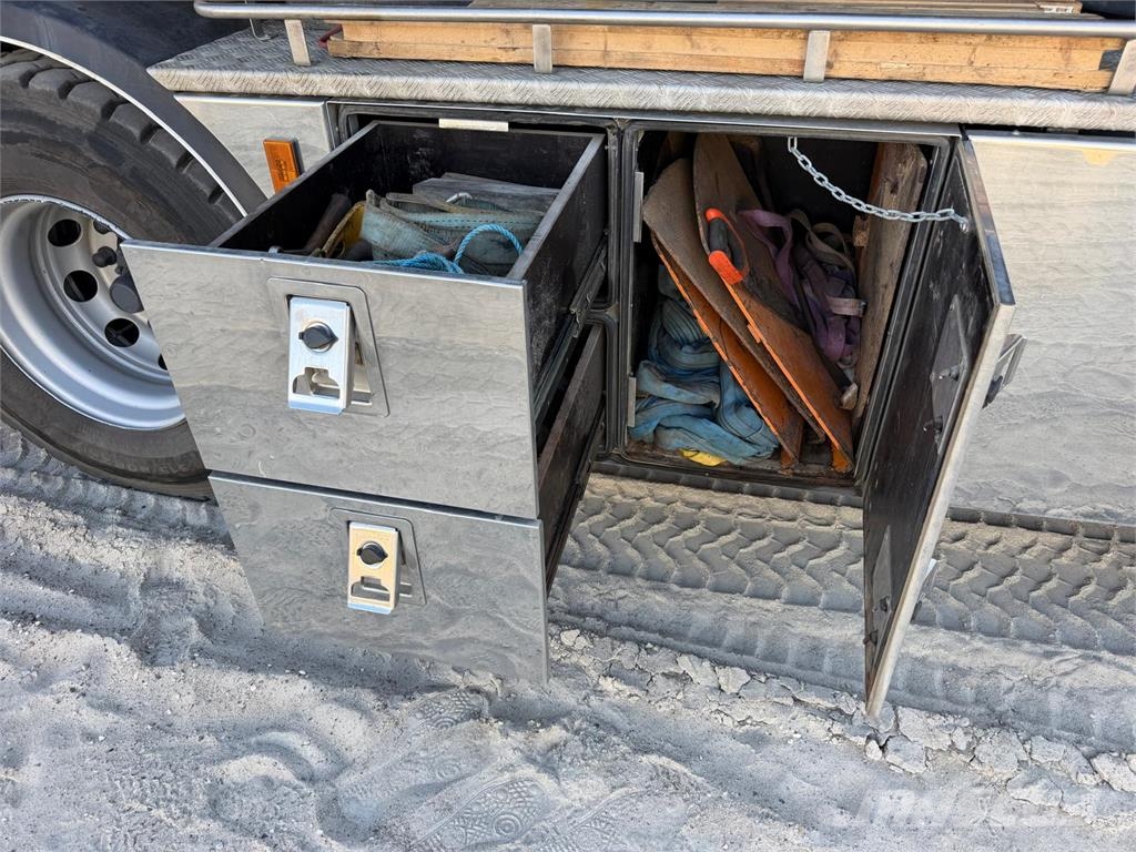 Scania R660 8x4 tandemløft Vaihtolava-autot