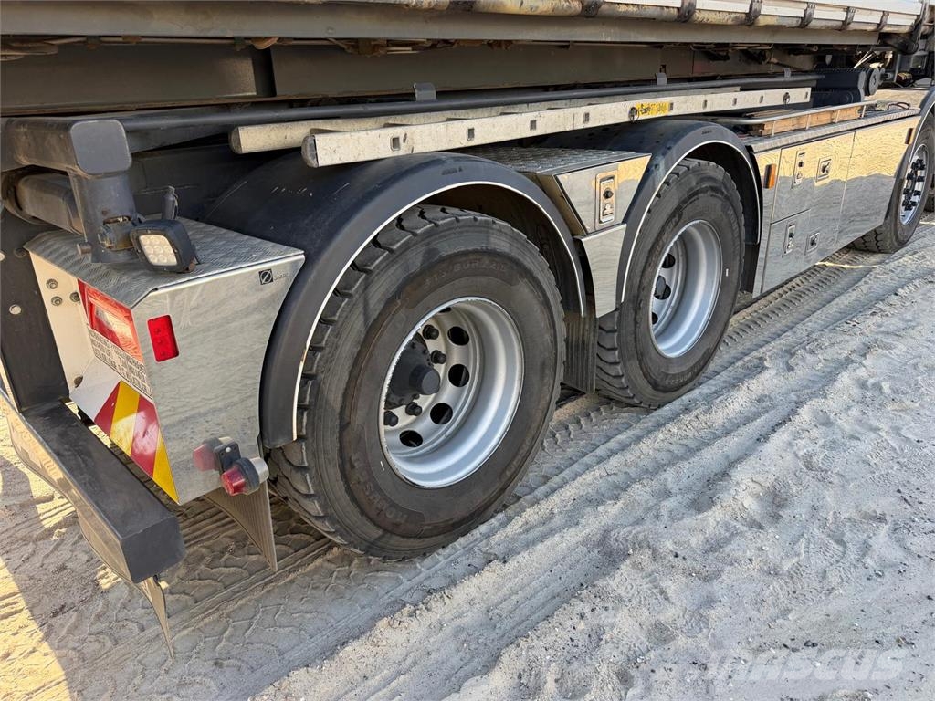 Scania R660 8x4 tandemløft Vaihtolava-autot