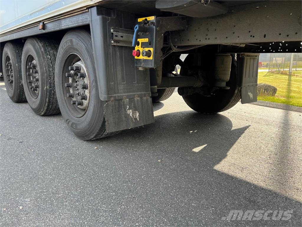 Schmitz SCB*S3B Dobbelt compartment Koel-vries opleggers