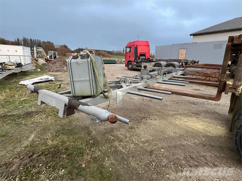 SVF tiplads ramme med cylinder fra Scania 8x2 مقطورات قلابة