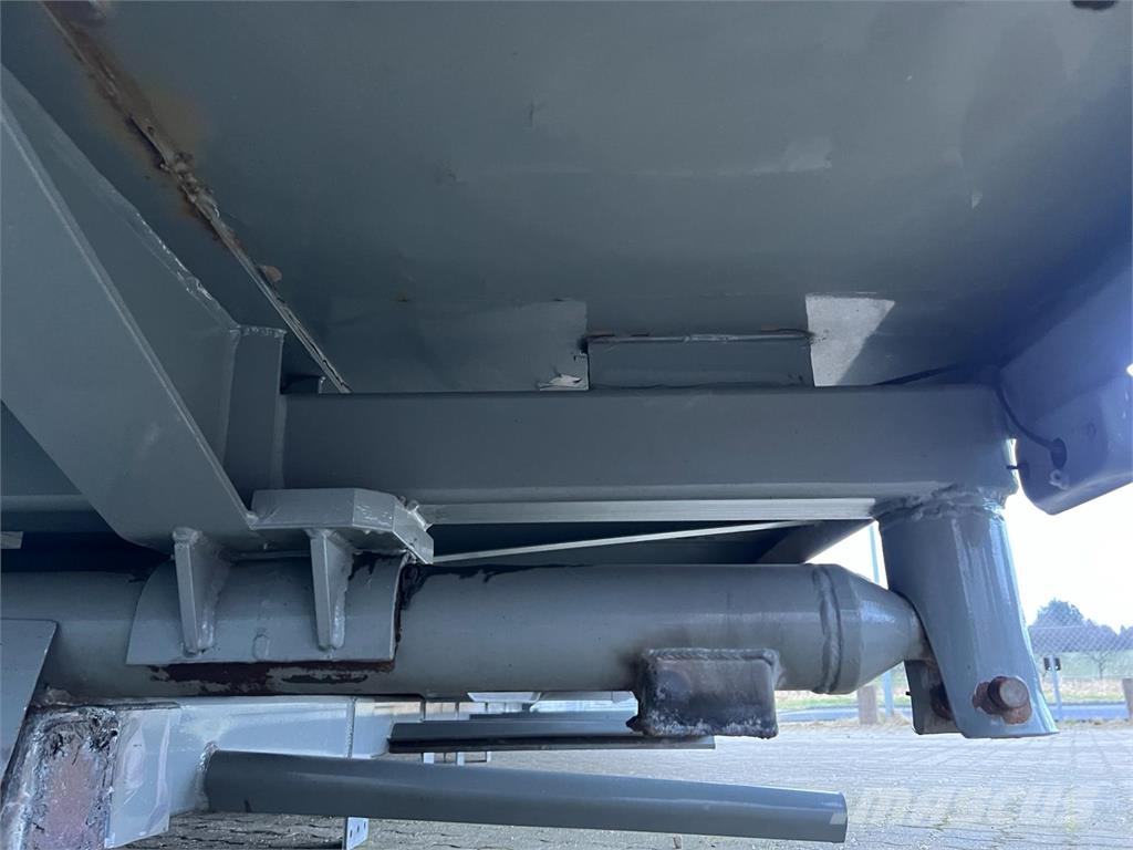 SVF tiplads ramme med cylinder fra Scania 8x2 مقطورات قلابة