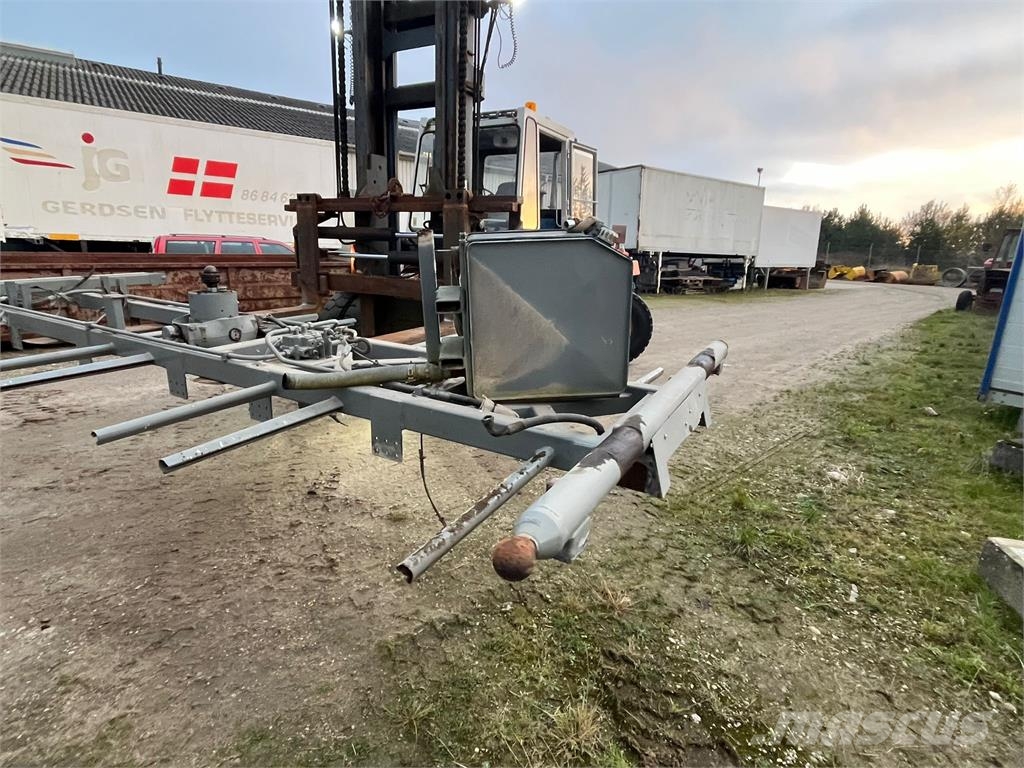 SVF tiplads ramme med cylinder fra Scania 8x2 مقطورات قلابة