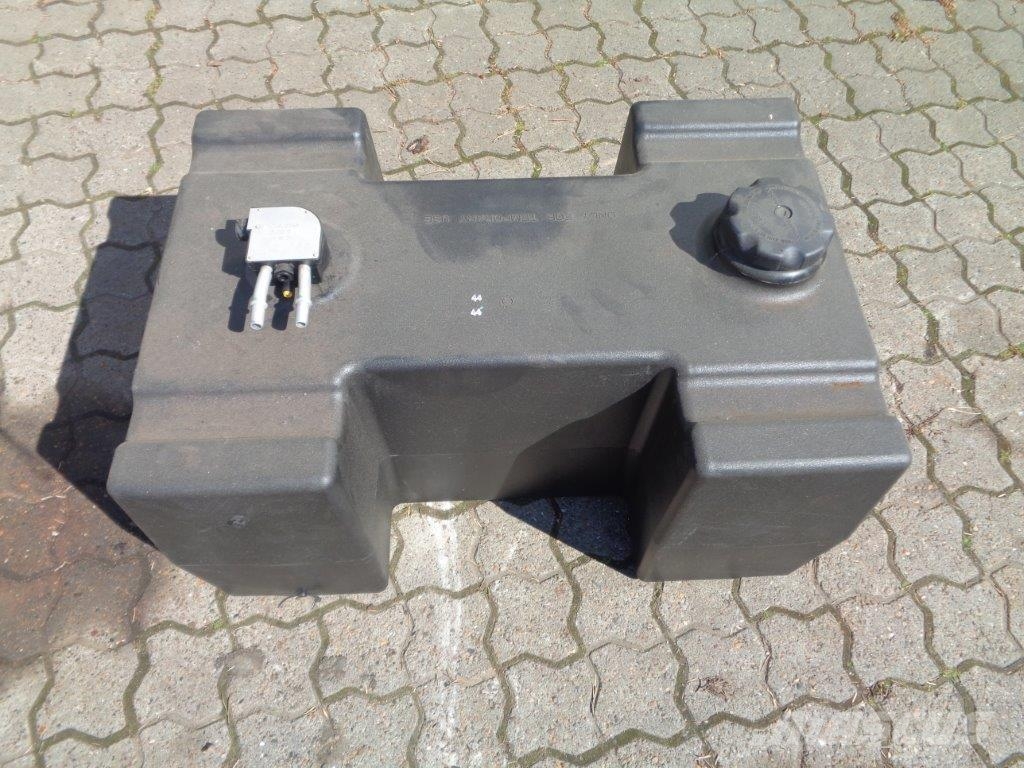 Volvo 100 L plast (H formet) Dieseltank Other components