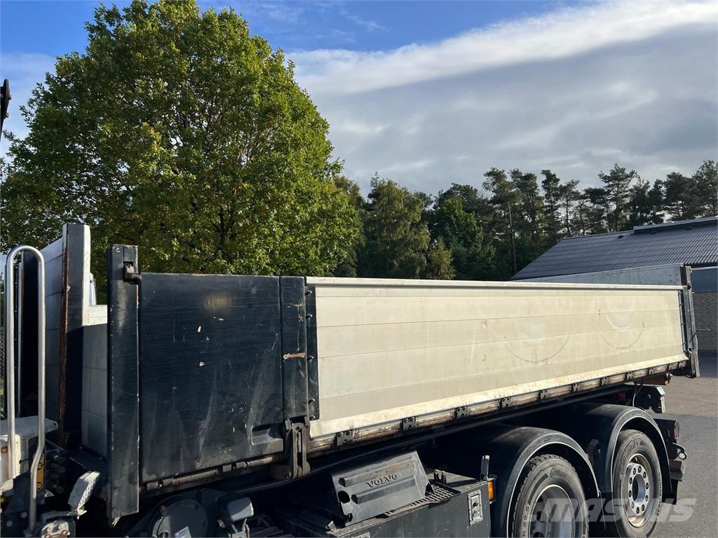 Volvo FE320 - HMF 1320K3 Demountable trucks