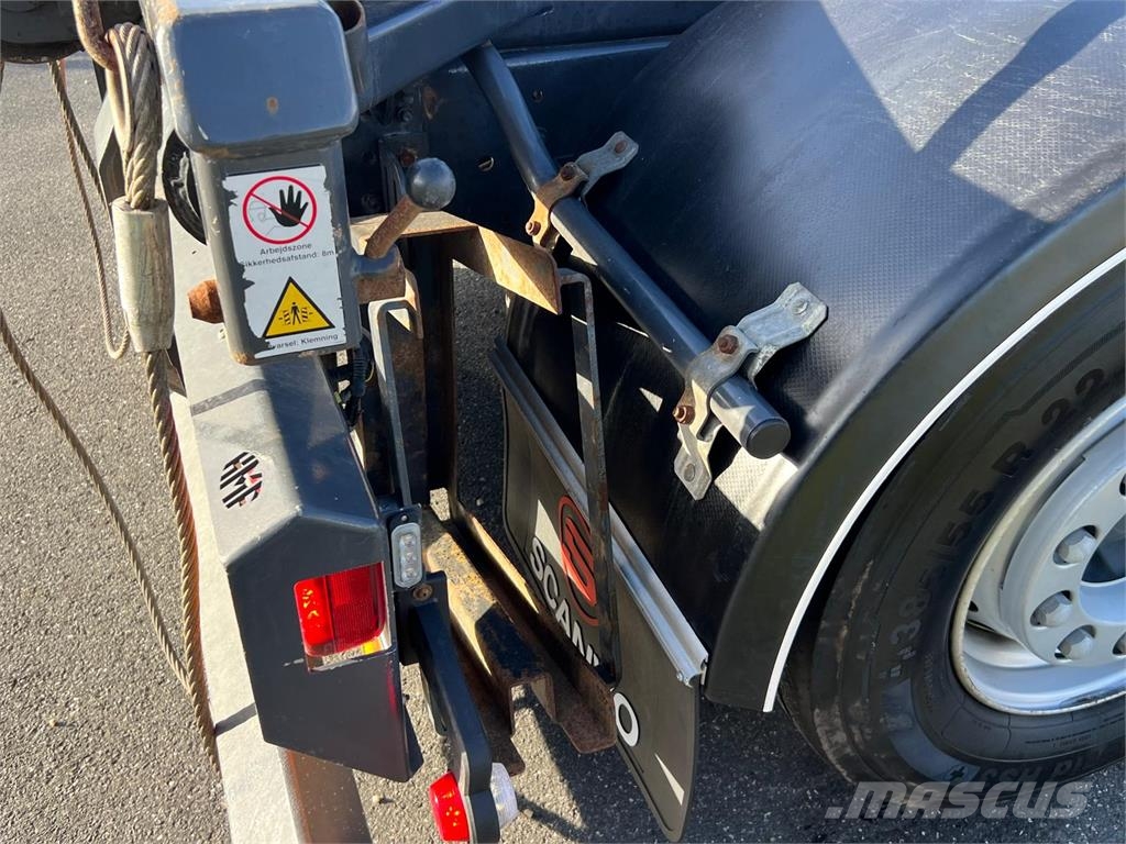 Volvo FE320 - HMF 1320K3 Demountable trucks