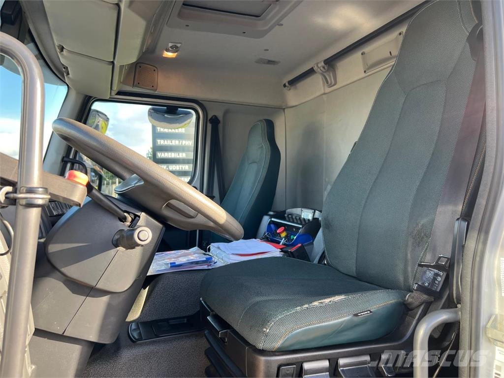 Volvo FE320 - HMF 1320K3 Demountable trucks