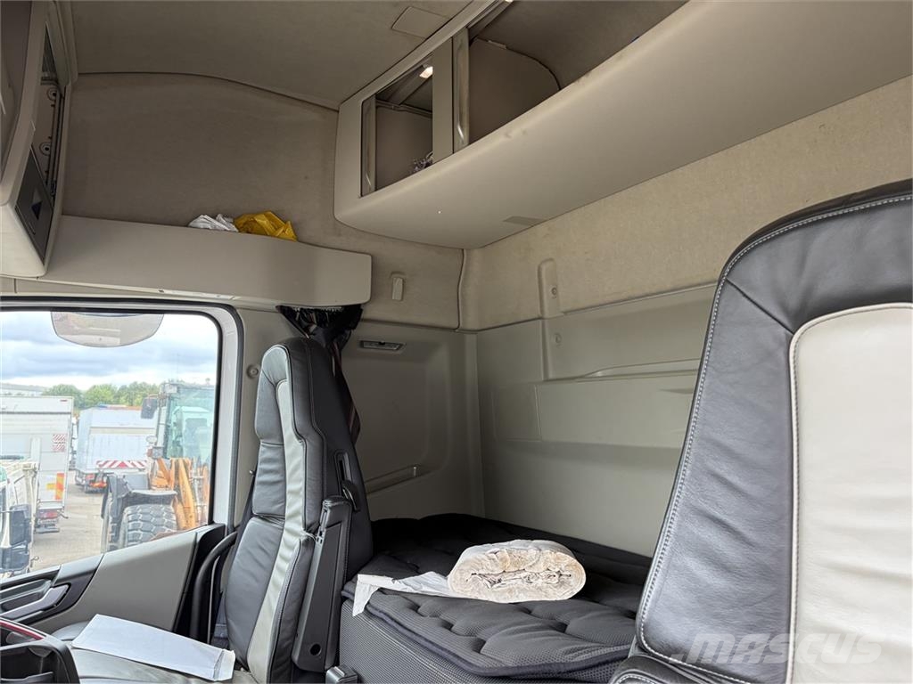 Volvo FH460 4x2 X-low mega Dragbilar