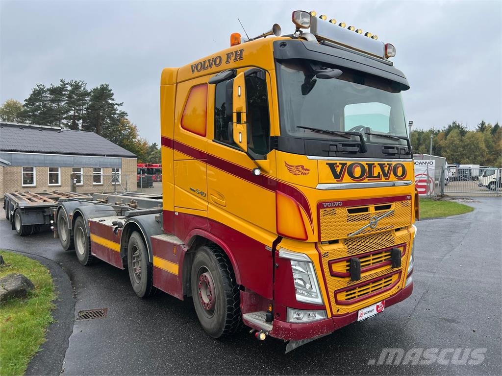 Volvo FH540 8x4 - tandem løft Kabeļu pacēlājs nomontējamām kravas mašīnām