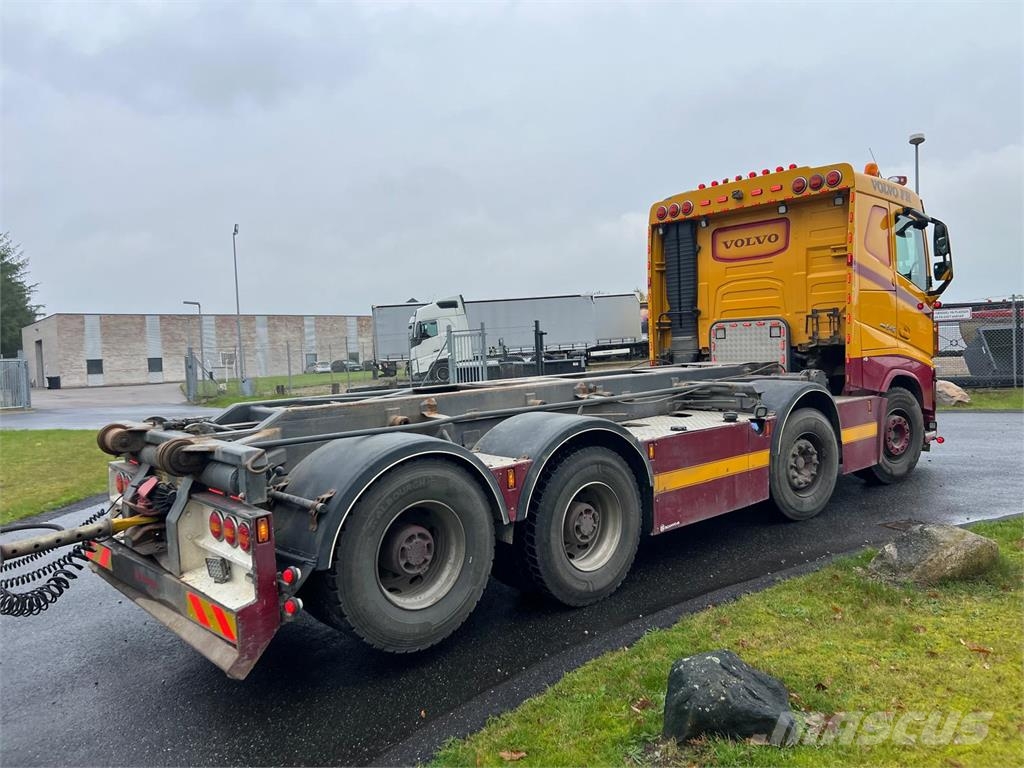 Volvo FH540 8x4 - tandem løft Kabeļu pacēlājs nomontējamām kravas mašīnām