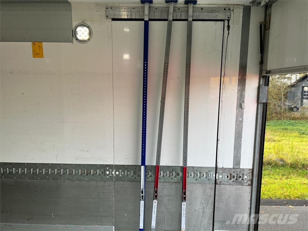 Volvo FM420 + 2 akslet kærre 2-Temps Camiones con temperatura controlada