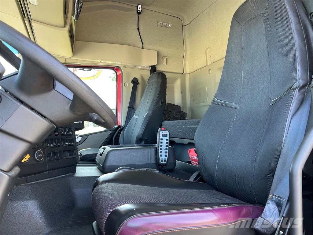 Volvo FM430 Treileri ar āķi