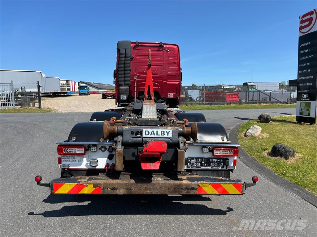 Volvo FM430 Treileri ar āķi