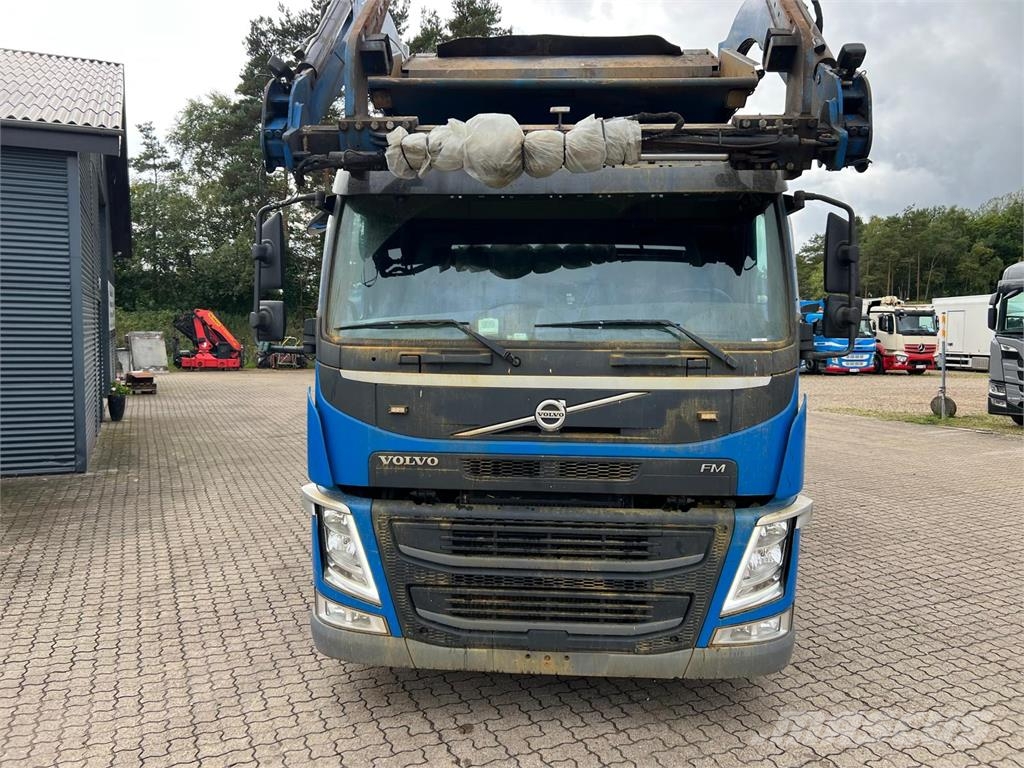Volvo FM460 8x2*6 Chassis