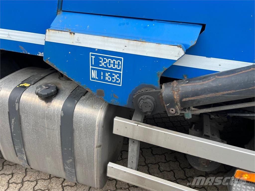 Volvo FM460 8x2*6 - FAUN 533L frontpress Camion dei rifiuti