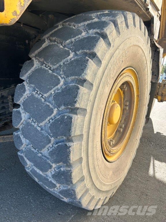 Komatsu HD605-7 مكونات أخرى