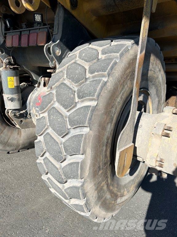 Komatsu HD605-7 مكونات أخرى