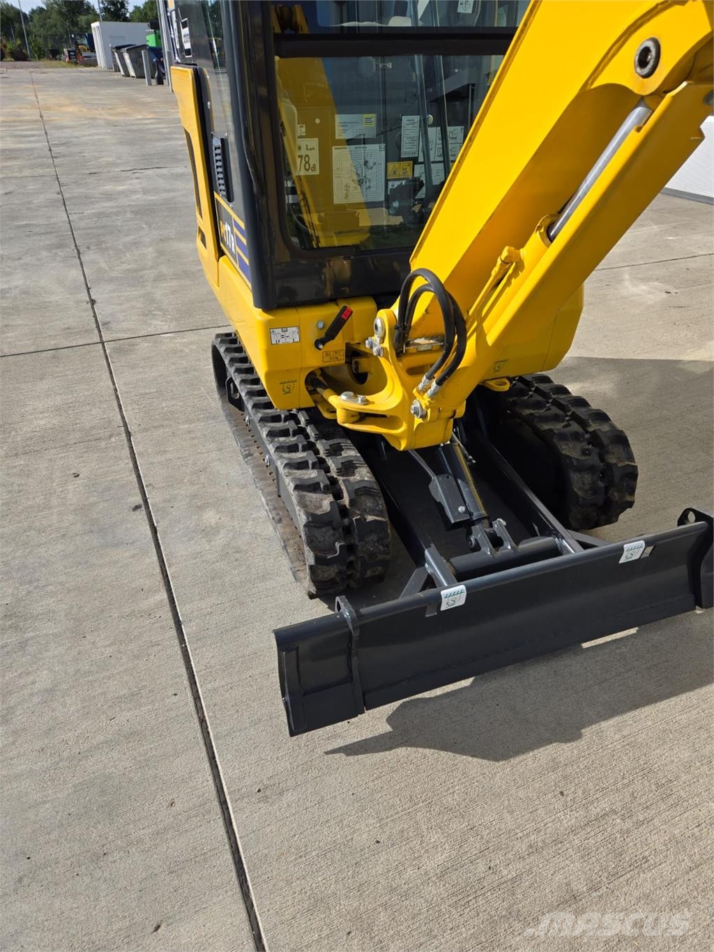 Komatsu PC17R-5 مكونات أخرى