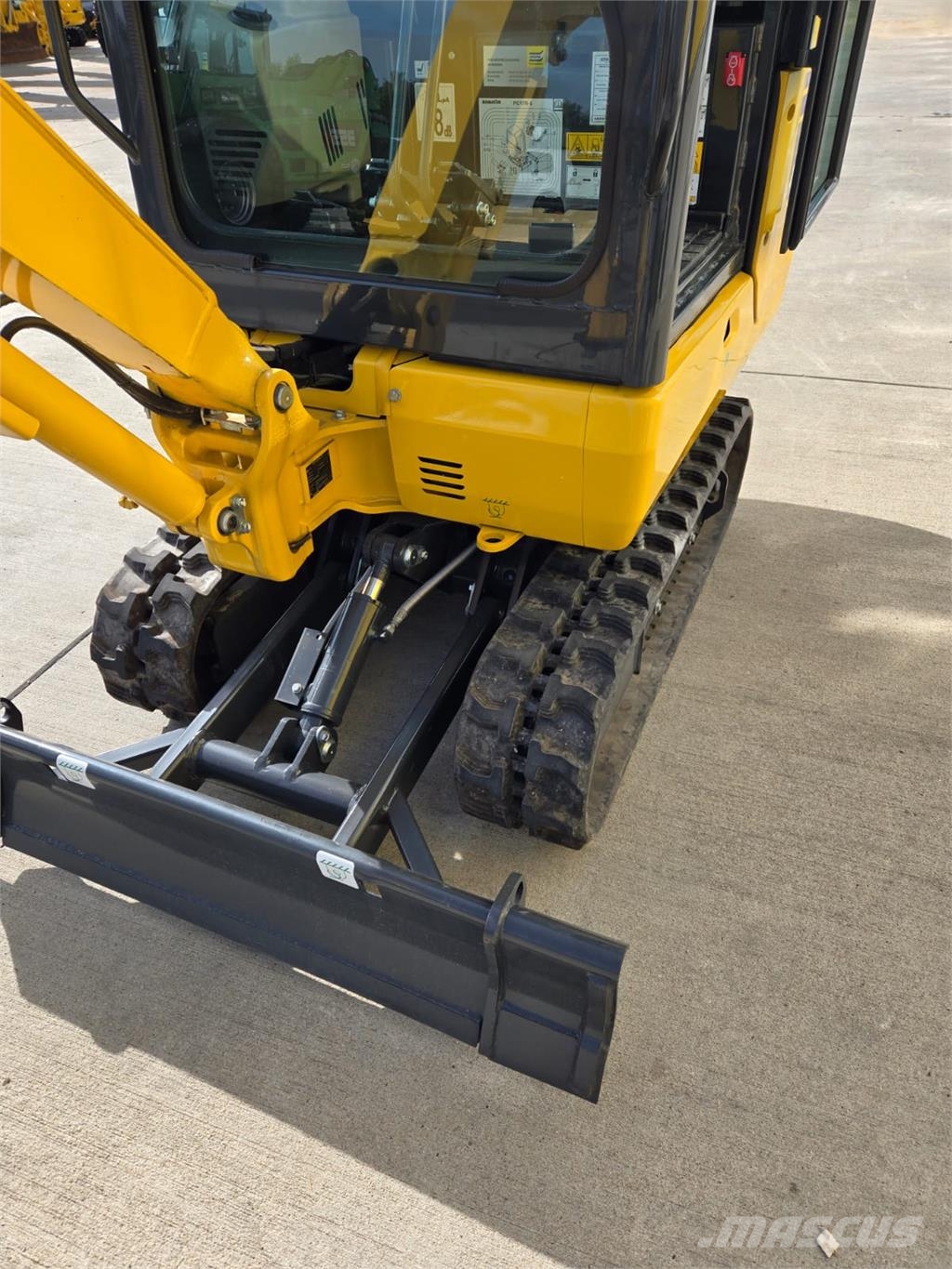 Komatsu PC17R-5 مكونات أخرى