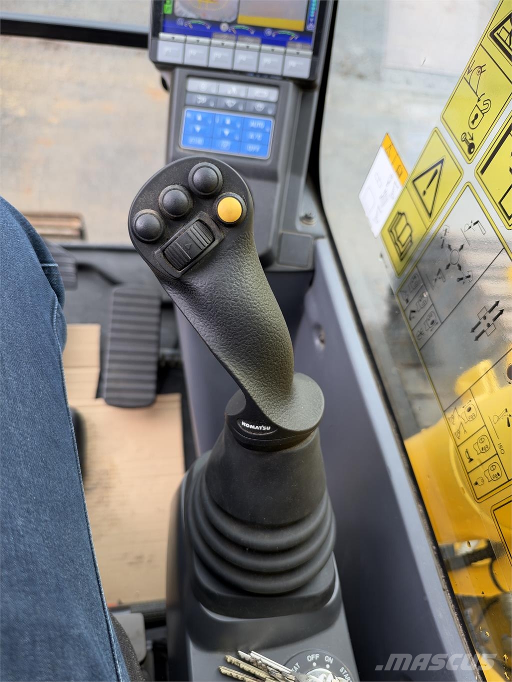 Komatsu PC210LC-11 其他组件