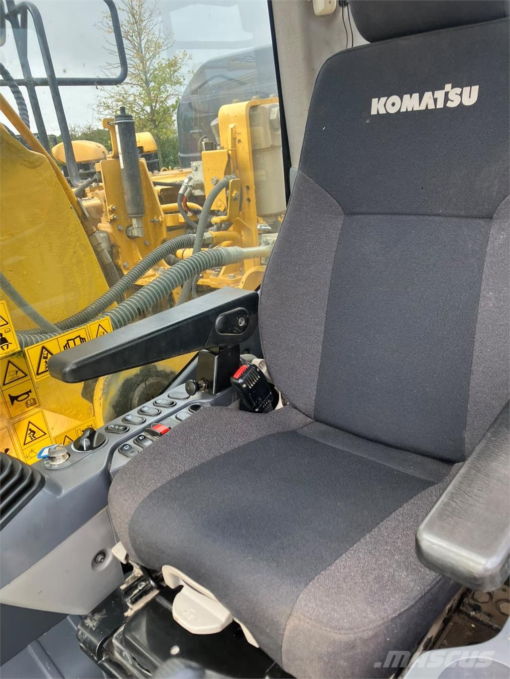 Komatsu PC240NLCD-11 مكونات أخرى