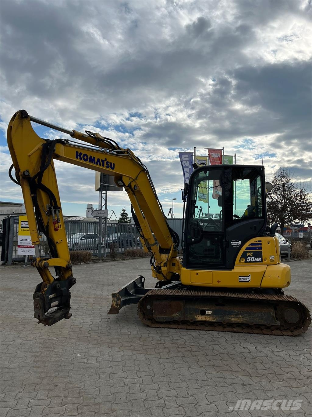 Komatsu PC58MR-5E0 Outros componentes