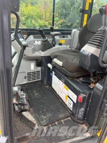 Komatsu PC58MR-5E0 مكونات أخرى