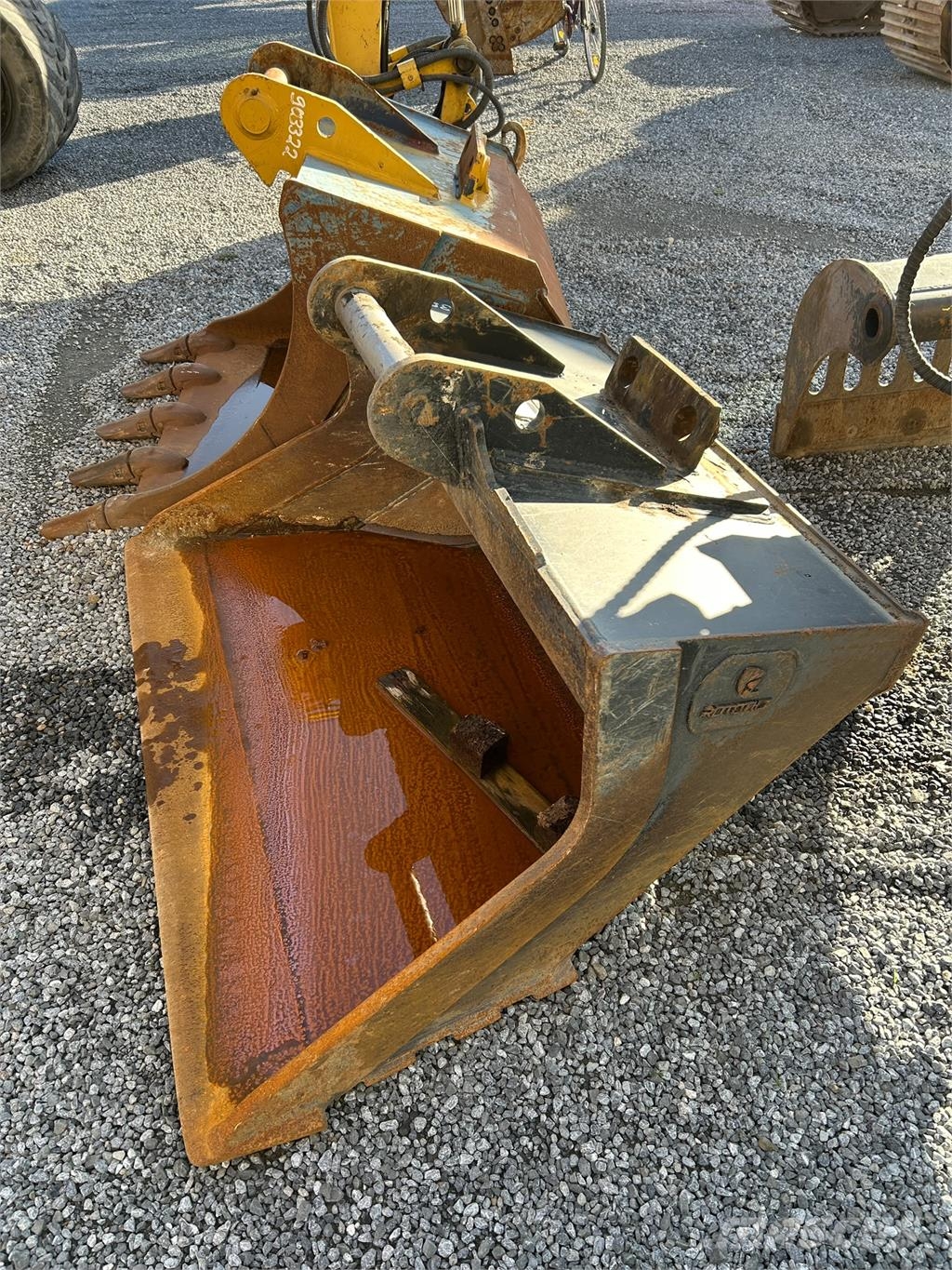 Komatsu PW160-8 Other components