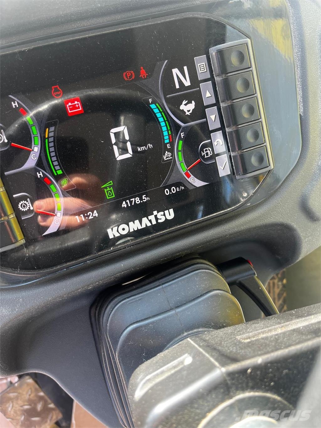 Komatsu WA100M-8E0 Citas sastāvdaļas