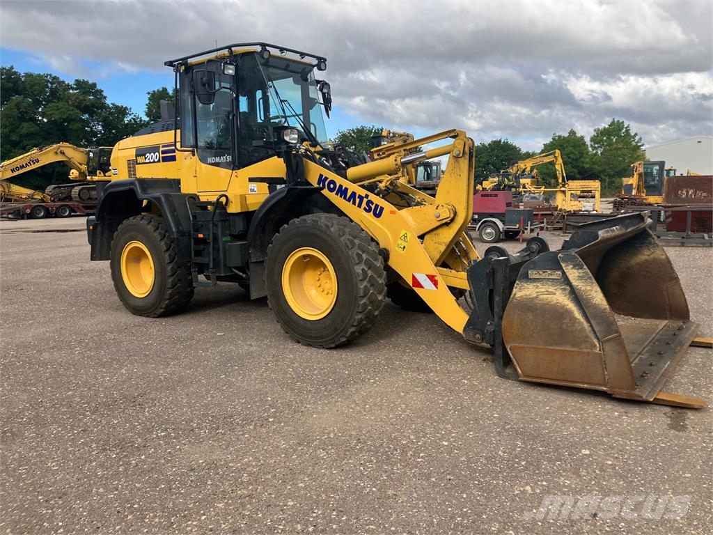 Komatsu WA200-8E0 Citas sastāvdaļas