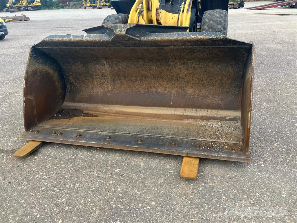Komatsu WA200-8E0 Citas sastāvdaļas